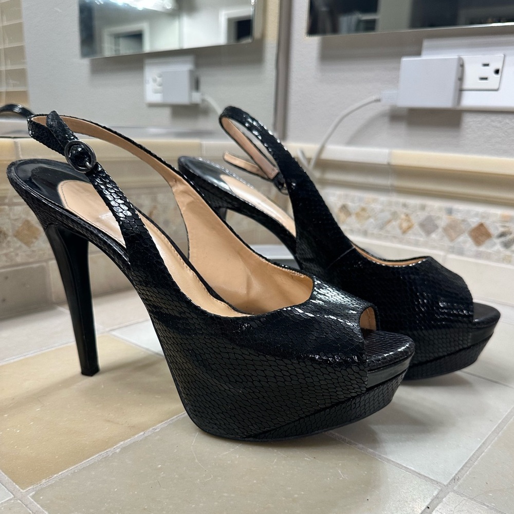 Gianni Bini textured platform heels